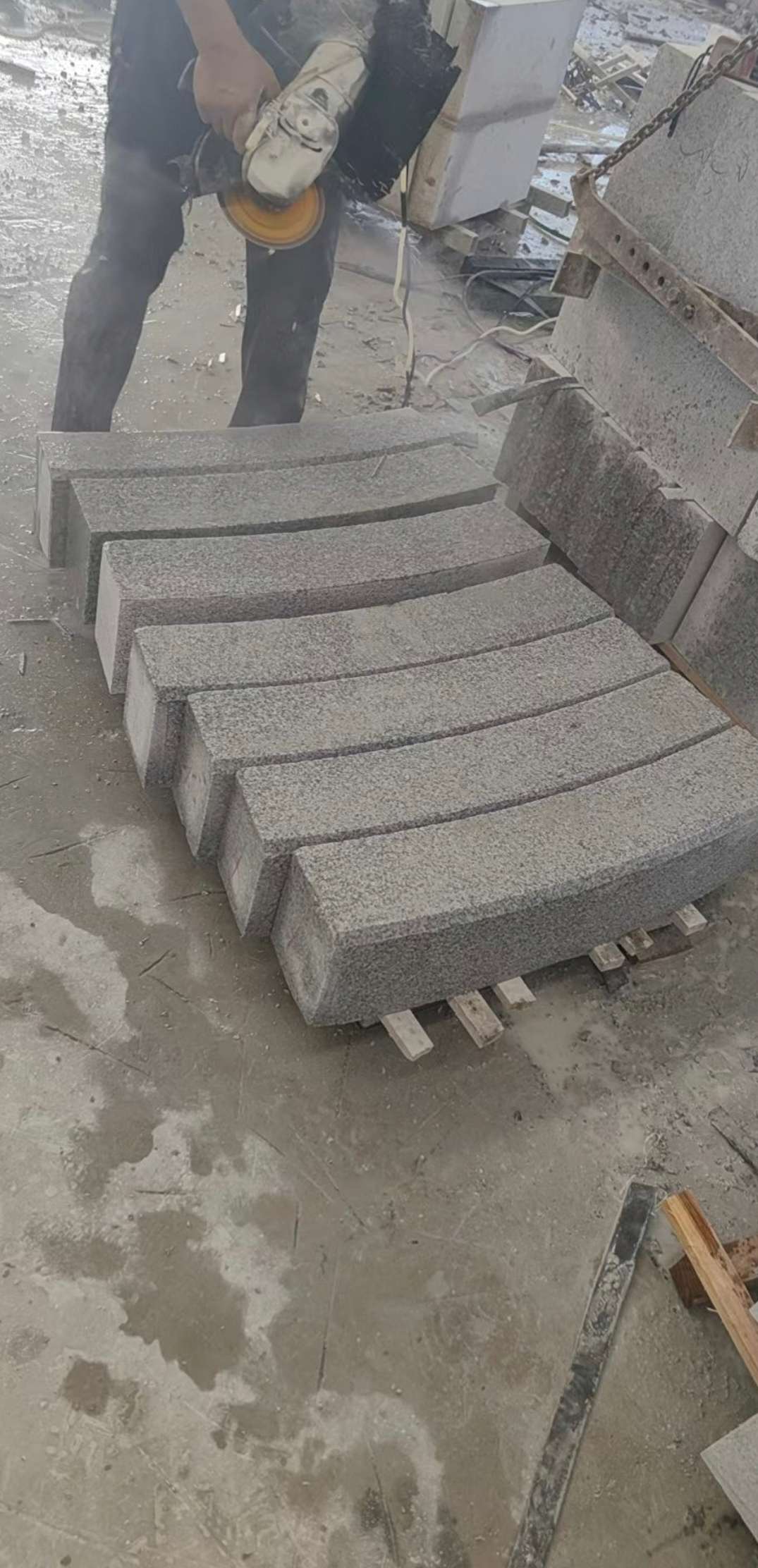衢州芝麻白弧形路牙石